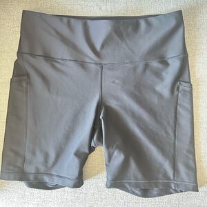 Athleta Interval Stash 7” Short size XL